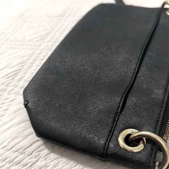 Calvin Klein Saffiano envelope crossbody bag in black - Picture 6 of 8